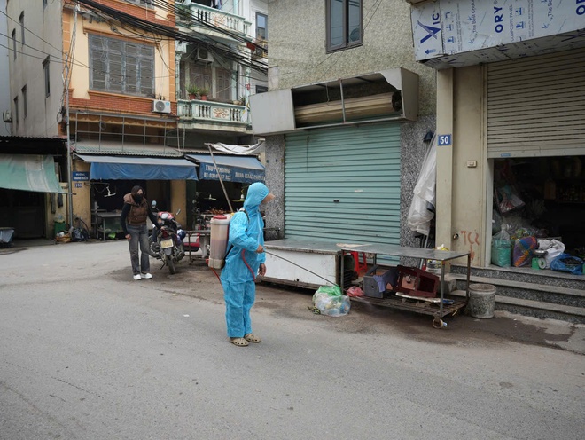 Xã Hồng Vân vệ sinh, khử trùng, tiêu độc môi trường phòng chống dịch bệnh cho gia súc gia cầm- Ảnh 3.