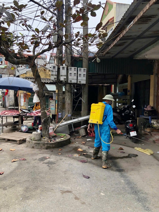 Xã Hồng Vân vệ sinh, khử trùng, tiêu độc môi trường phòng chống dịch bệnh cho gia súc gia cầm- Ảnh 6.