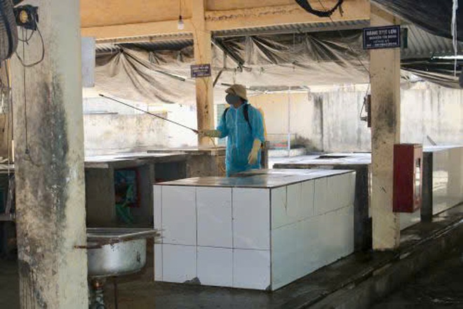 UBND xã Hồng Vân triển khai tổng vệ sinh, khử trùng, tiêu độc môi trường phòng, chống dịch bệnh gia súc, gia cầm đợt 1 dịp Tết Nguyên đán Bính Ngọ năm 2026.- Ảnh 3.