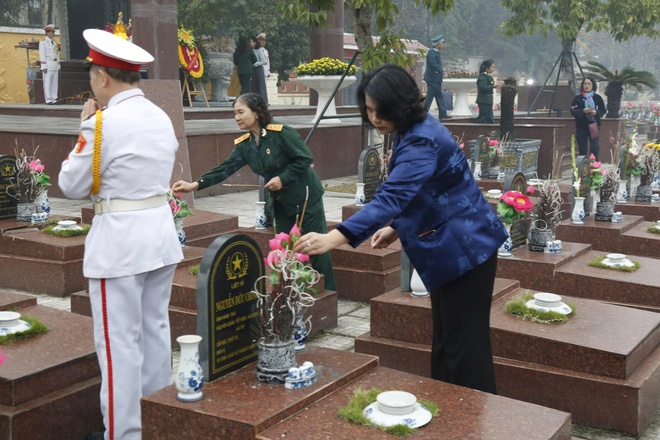 Lãnh đạo phường Hà Đông viếng nghĩa trang Liệt sĩ trên địa bàn phường- Ảnh 6.