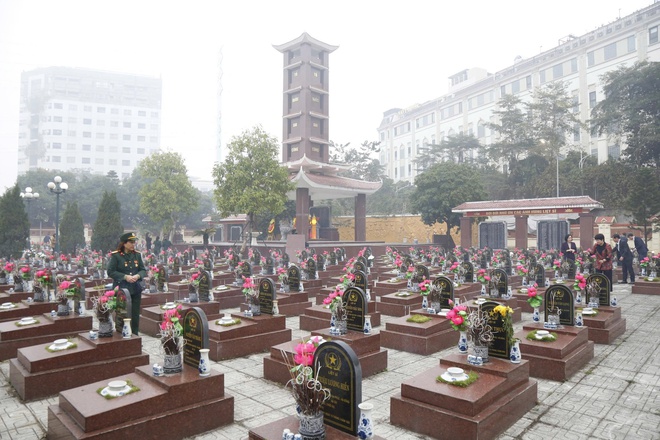 Lãnh đạo phường Hà Đông viếng nghĩa trang Liệt sĩ trên địa bàn phường- Ảnh 10.