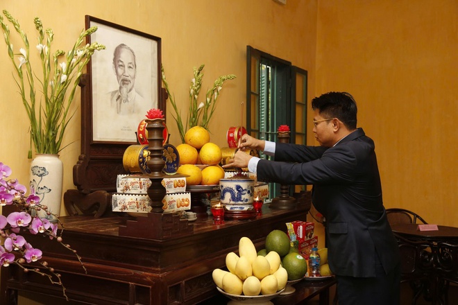 Lãnh đạo phường Hà Đông viếng nghĩa trang Liệt sĩ trên địa bàn phường- Ảnh 7.