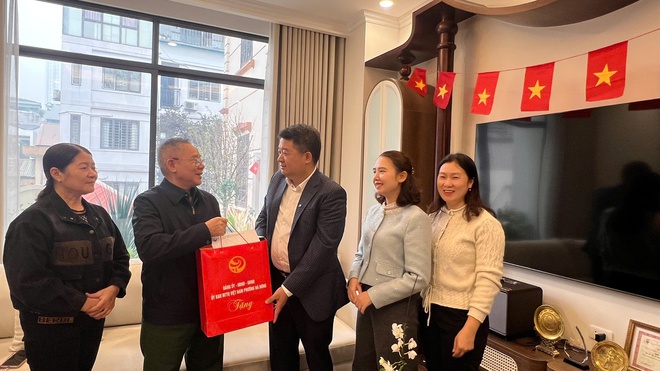 Phường Hà Đông thăm, tặng quà người có công nhân dịp Tết Nguyên đán Bính Ngọ năm 2026- Ảnh 8.