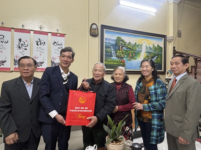 Phường Hà Đông thăm, tặng quà người có công nhân dịp Tết Nguyên đán Bính Ngọ năm 2026- Ảnh 10.