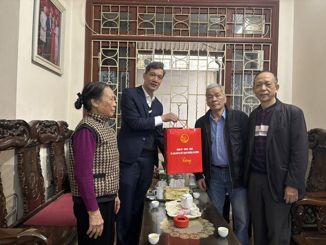 Phường Hà Đông thăm, tặng quà người có công nhân dịp Tết Nguyên đán Bính Ngọ năm 2026- Ảnh 11.