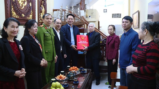 Phường Hà Đông thăm, tặng quà người có công nhân dịp Tết Nguyên đán Bính Ngọ năm 2026- Ảnh 2.