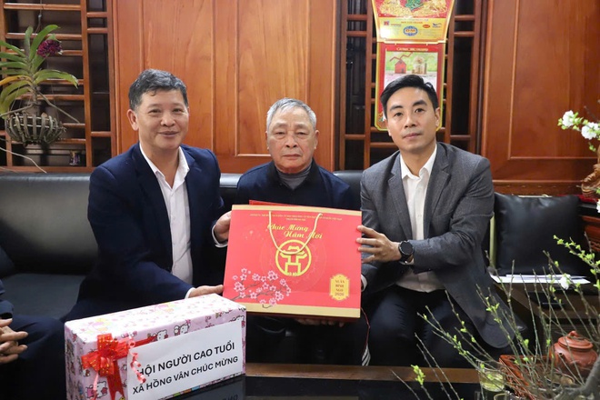 Lãnh đạo xã Hồng Vân thăm tặng quà gia đình người có công với Cách mạng và các cụ cao niên tròn 100 tuổi- Ảnh 5.