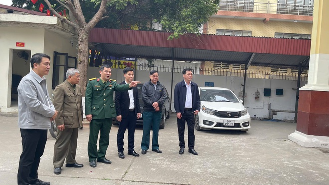 Ban bầu cử đại biểu HĐND phường Phúc Lợi nhiệm kỳ 2026-2031 ở đơn vị bầu cử số 4 kiểm tra công tác niêm yết danh sách cử tri và cơ sở vật chất chuẩn bị bầu cử tại các khu vực bỏ phiếu- Ảnh 5.