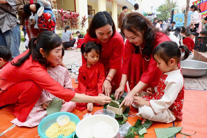 Chương trình “Xuân rộn ràng- Tết Bình an” Trường mầm non Vân Tảo- Ảnh 1.