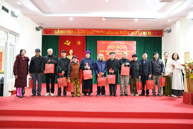 Phường Kiến Hưng gặp mặt, tặng quà tri ân các gia đình chính sách, người có công nhân dịp Tết Bính Ngọ 2026- Ảnh 9.