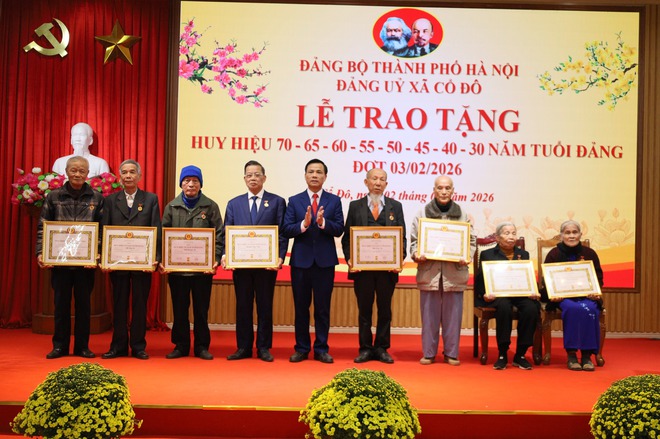 ĐẢNG ỦY XÃ CỔ ĐÔ LONG TRỌNG TỔ CHỨC LỄ TRAO TẶNG HUY HIỆU ĐẢNG ĐỢT 03/02/2026- Ảnh 2.