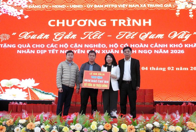 XÃ TRUNG GIÃ TỔ CHỨC CHƯƠNG TRÌNH “XUÂN GẮN KẾT – TẾT SUM VẦY” CHĂM LO TẾT CHO HỘ CẬN NGHÈO, HỘ CÓ HOÀN CẢNH KHÓ KHĂN NHÂN DỊP TẾT NGUYÊN ĐÁN XUÂN BÍNH NGỌ 2026, TỪ CÁC NGUỒN LỰC VỚI TỔNG TIỀN VÀ QUÀ HƠN 500 TRIỆU ĐỒNG- Ảnh 7.
