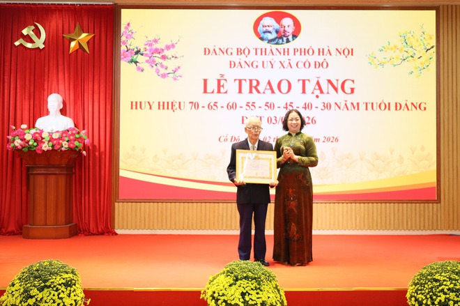 ĐẢNG ỦY XÃ CỔ ĐÔ LONG TRỌNG TỔ CHỨC LỄ TRAO TẶNG HUY HIỆU ĐẢNG ĐỢT 03/02/2026- Ảnh 4.