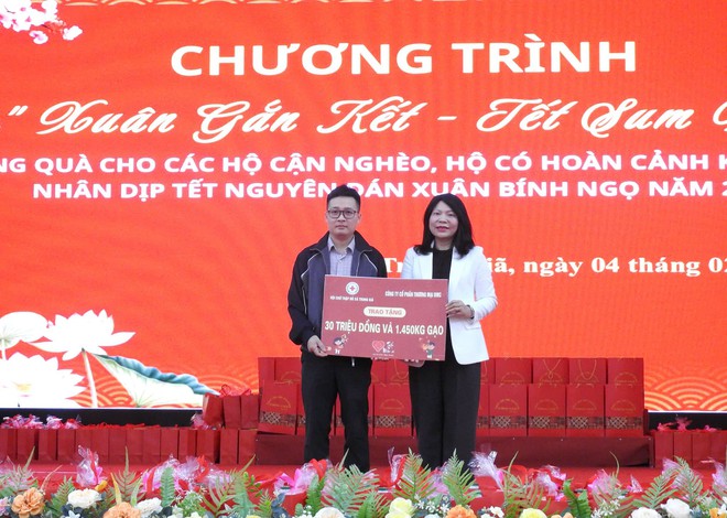 XÃ TRUNG GIÃ TỔ CHỨC CHƯƠNG TRÌNH “XUÂN GẮN KẾT – TẾT SUM VẦY” CHĂM LO TẾT CHO HỘ CẬN NGHÈO, HỘ CÓ HOÀN CẢNH KHÓ KHĂN NHÂN DỊP TẾT NGUYÊN ĐÁN XUÂN BÍNH NGỌ 2026, TỪ CÁC NGUỒN LỰC VỚI TỔNG TIỀN VÀ QUÀ HƠN 500 TRIỆU ĐỒNG- Ảnh 1.