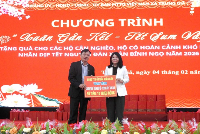 XÃ TRUNG GIÃ TỔ CHỨC CHƯƠNG TRÌNH “XUÂN GẮN KẾT – TẾT SUM VẦY” CHĂM LO TẾT CHO HỘ CẬN NGHÈO, HỘ CÓ HOÀN CẢNH KHÓ KHĂN NHÂN DỊP TẾT NGUYÊN ĐÁN XUÂN BÍNH NGỌ 2026, TỪ CÁC NGUỒN LỰC VỚI TỔNG TIỀN VÀ QUÀ HƠN 500 TRIỆU ĐỒNG- Ảnh 5.