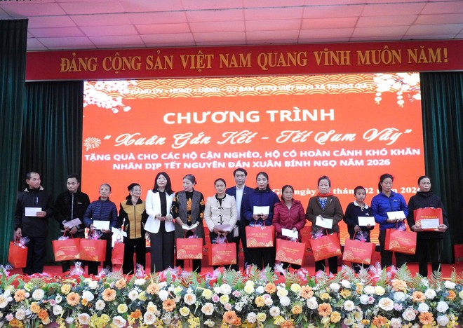 XÃ TRUNG GIÃ TỔ CHỨC CHƯƠNG TRÌNH “XUÂN GẮN KẾT – TẾT SUM VẦY” CHĂM LO TẾT CHO HỘ CẬN NGHÈO, HỘ CÓ HOÀN CẢNH KHÓ KHĂN NHÂN DỊP TẾT NGUYÊN ĐÁN XUÂN BÍNH NGỌ 2026, TỪ CÁC NGUỒN LỰC VỚI TỔNG TIỀN VÀ QUÀ HƠN 500 TRIỆU ĐỒNG- Ảnh 9.