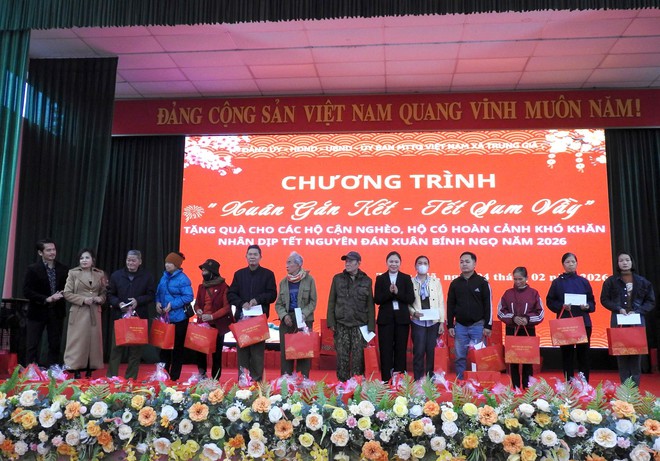 XÃ TRUNG GIÃ TỔ CHỨC CHƯƠNG TRÌNH “XUÂN GẮN KẾT – TẾT SUM VẦY” CHĂM LO TẾT CHO HỘ CẬN NGHÈO, HỘ CÓ HOÀN CẢNH KHÓ KHĂN NHÂN DỊP TẾT NGUYÊN ĐÁN XUÂN BÍNH NGỌ 2026, TỪ CÁC NGUỒN LỰC VỚI TỔNG TIỀN VÀ QUÀ HƠN 500 TRIỆU ĐỒNG- Ảnh 3.