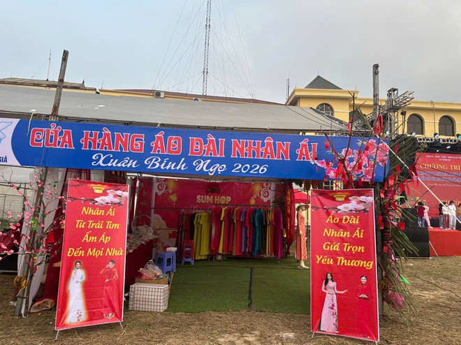 TRUNG GIÃ TƯNG BỪNG KHAI MẠC CHỢ HOA XUÂN TẾT BÍNH NGỌ 2026 – LAN TỎA YÊU THƯƠNG QUA HOẠT ĐỘNG ĐẤU GIÁ TỪ THIỆN- Ảnh 12.