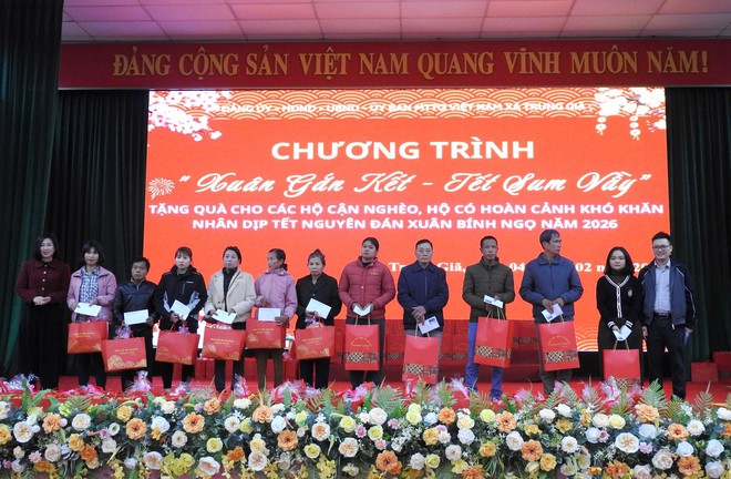 XÃ TRUNG GIÃ TỔ CHỨC CHƯƠNG TRÌNH “XUÂN GẮN KẾT – TẾT SUM VẦY” CHĂM LO TẾT CHO HỘ CẬN NGHÈO, HỘ CÓ HOÀN CẢNH KHÓ KHĂN NHÂN DỊP TẾT NGUYÊN ĐÁN XUÂN BÍNH NGỌ 2026, TỪ CÁC NGUỒN LỰC VỚI TỔNG TIỀN VÀ QUÀ HƠN 500 TRIỆU ĐỒNG- Ảnh 17.