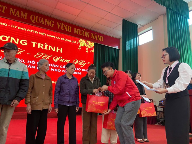 XÃ TRUNG GIÃ TỔ CHỨC CHƯƠNG TRÌNH “XUÂN GẮN KẾT – TẾT SUM VẦY” CHĂM LO TẾT CHO HỘ CẬN NGHÈO, HỘ CÓ HOÀN CẢNH KHÓ KHĂN NHÂN DỊP TẾT NGUYÊN ĐÁN XUÂN BÍNH NGỌ 2026, TỪ CÁC NGUỒN LỰC VỚI TỔNG TIỀN VÀ QUÀ HƠN 500 TRIỆU ĐỒNG- Ảnh 4.