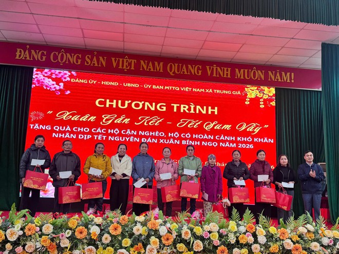 XÃ TRUNG GIÃ TỔ CHỨC CHƯƠNG TRÌNH “XUÂN GẮN KẾT – TẾT SUM VẦY” CHĂM LO TẾT CHO HỘ CẬN NGHÈO, HỘ CÓ HOÀN CẢNH KHÓ KHĂN NHÂN DỊP TẾT NGUYÊN ĐÁN XUÂN BÍNH NGỌ 2026, TỪ CÁC NGUỒN LỰC VỚI TỔNG TIỀN VÀ QUÀ HƠN 500 TRIỆU ĐỒNG- Ảnh 16.