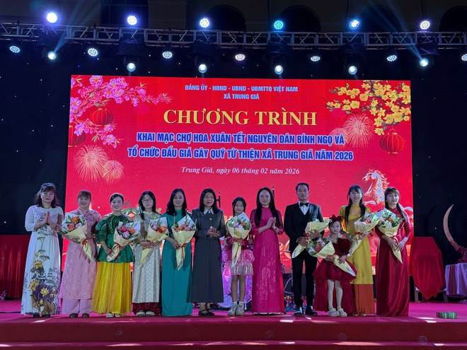 TRUNG GIÃ TƯNG BỪNG KHAI MẠC CHỢ HOA XUÂN TẾT BÍNH NGỌ 2026 – LAN TỎA YÊU THƯƠNG QUA HOẠT ĐỘNG ĐẤU GIÁ TỪ THIỆN- Ảnh 19.