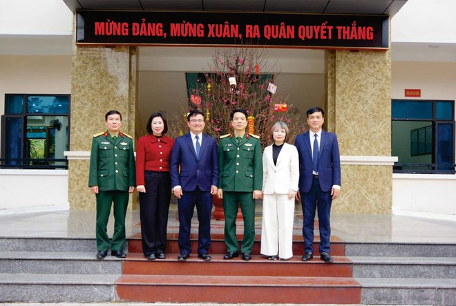 ĐẢNG ỦY, HĐND, UBND, ỦY BAN MTTQ VIỆT NAM XÃ TRUNG GIÃ THĂM, CHÚC TẾT LỮ ĐOÀN 86- Ảnh 1.