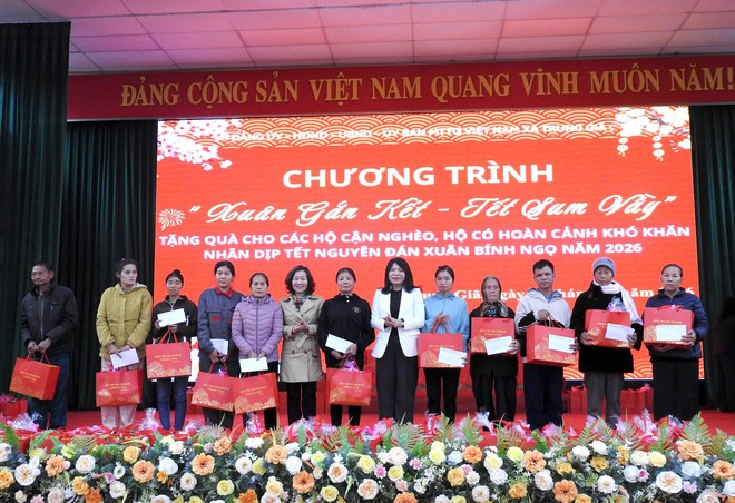 XÃ TRUNG GIÃ TỔ CHỨC CHƯƠNG TRÌNH “XUÂN GẮN KẾT – TẾT SUM VẦY” CHĂM LO TẾT CHO HỘ CẬN NGHÈO, HỘ CÓ HOÀN CẢNH KHÓ KHĂN NHÂN DỊP TẾT NGUYÊN ĐÁN XUÂN BÍNH NGỌ 2026, TỪ CÁC NGUỒN LỰC VỚI TỔNG TIỀN VÀ QUÀ HƠN 500 TRIỆU ĐỒNG- Ảnh 8.