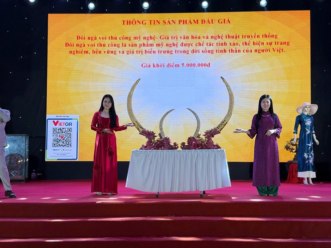 TRUNG GIÃ TƯNG BỪNG KHAI MẠC CHỢ HOA XUÂN TẾT BÍNH NGỌ 2026 – LAN TỎA YÊU THƯƠNG QUA HOẠT ĐỘNG ĐẤU GIÁ TỪ THIỆN- Ảnh 13.