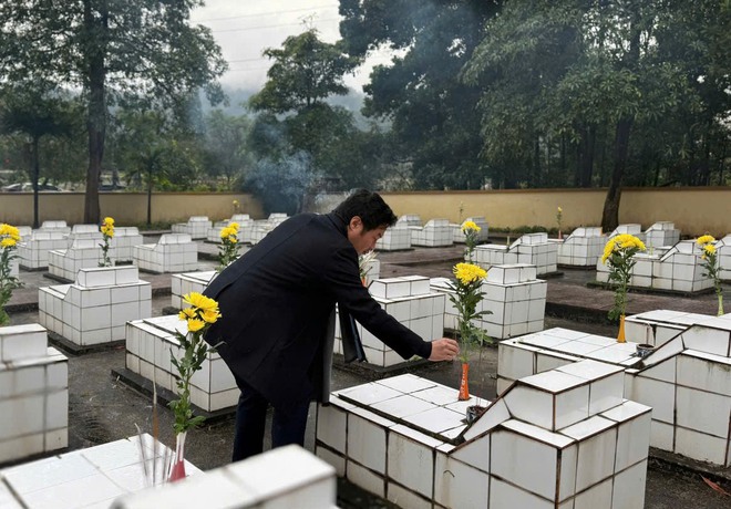 XÃ TRUNG GIÃ TỔ CHỨC CÁC ĐOÀN DÂNG HƯƠNG, VIẾNG NGHĨA TRANG LIỆT SỸ TRÊN ĐỊA BÀN- Ảnh 12.