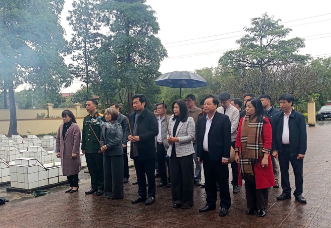 XÃ TRUNG GIÃ TỔ CHỨC CÁC ĐOÀN DÂNG HƯƠNG, VIẾNG NGHĨA TRANG LIỆT SỸ TRÊN ĐỊA BÀN- Ảnh 13.