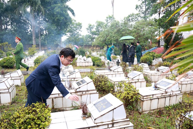 XÃ TRUNG GIÃ TỔ CHỨC CÁC ĐOÀN DÂNG HƯƠNG, VIẾNG NGHĨA TRANG LIỆT SỸ TRÊN ĐỊA BÀN- Ảnh 5.
