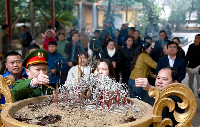 XÃ TRUNG GIÃ TỔ CHỨC CÁC ĐOÀN DÂNG HƯƠNG, VIẾNG NGHĨA TRANG LIỆT SỸ TRÊN ĐỊA BÀN- Ảnh 10.