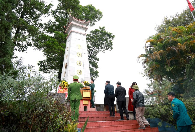 XÃ TRUNG GIÃ TỔ CHỨC CÁC ĐOÀN DÂNG HƯƠNG, VIẾNG NGHĨA TRANG LIỆT SỸ TRÊN ĐỊA BÀN- Ảnh 6.