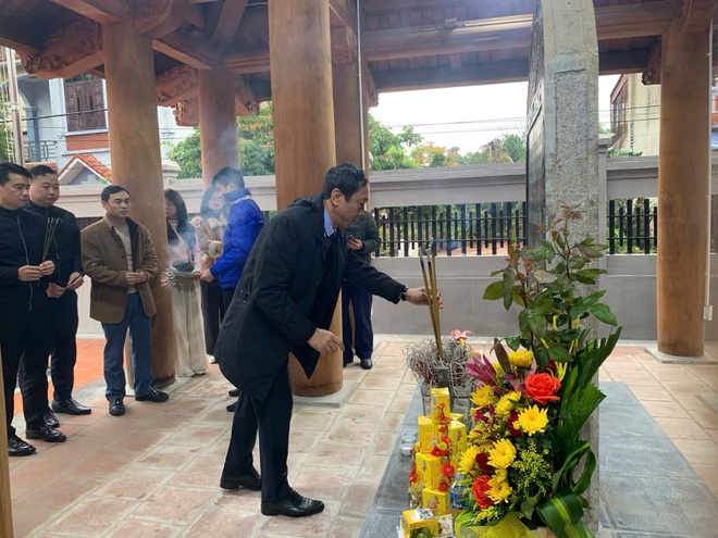 XÃ TRUNG GIÃ TỔ CHỨC CÁC ĐOÀN DÂNG HƯƠNG, VIẾNG NGHĨA TRANG LIỆT SỸ TRÊN ĐỊA BÀN- Ảnh 1.