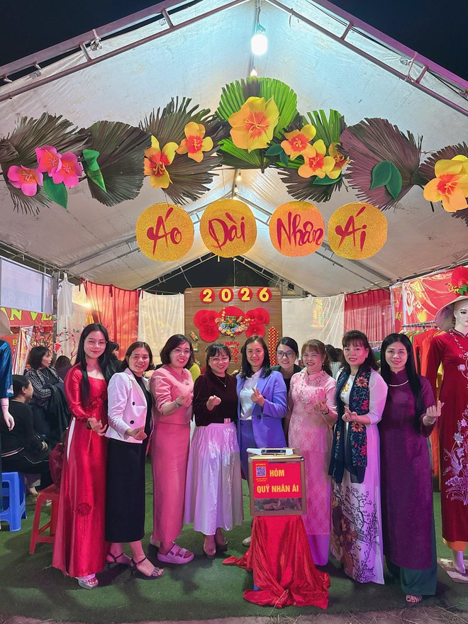 TRUNG GIÃ TƯNG BỪNG KHAI MẠC CHỢ HOA XUÂN TẾT BÍNH NGỌ 2026 – LAN TỎA YÊU THƯƠNG QUA HOẠT ĐỘNG ĐẤU GIÁ TỪ THIỆN- Ảnh 9.