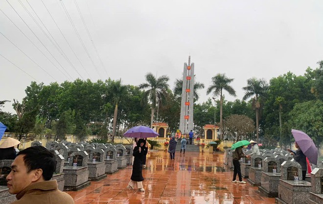 XÃ TRUNG GIÃ TỔ CHỨC CÁC ĐOÀN DÂNG HƯƠNG, VIẾNG NGHĨA TRANG LIỆT SỸ TRÊN ĐỊA BÀN- Ảnh 2.