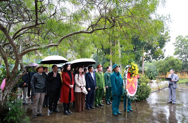 XÃ TRUNG GIÃ TỔ CHỨC CÁC ĐOÀN DÂNG HƯƠNG, VIẾNG NGHĨA TRANG LIỆT SỸ TRÊN ĐỊA BÀN- Ảnh 14.