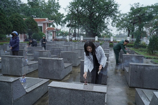 XÃ TRUNG GIÃ TỔ CHỨC CÁC ĐOÀN DÂNG HƯƠNG, VIẾNG NGHĨA TRANG LIỆT SỸ TRÊN ĐỊA BÀN- Ảnh 11.