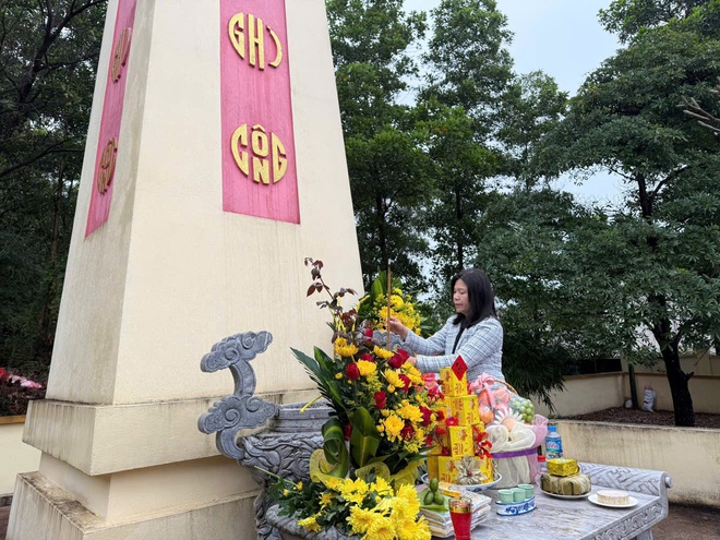 XÃ TRUNG GIÃ TỔ CHỨC CÁC ĐOÀN DÂNG HƯƠNG, VIẾNG NGHĨA TRANG LIỆT SỸ TRÊN ĐỊA BÀN- Ảnh 7.