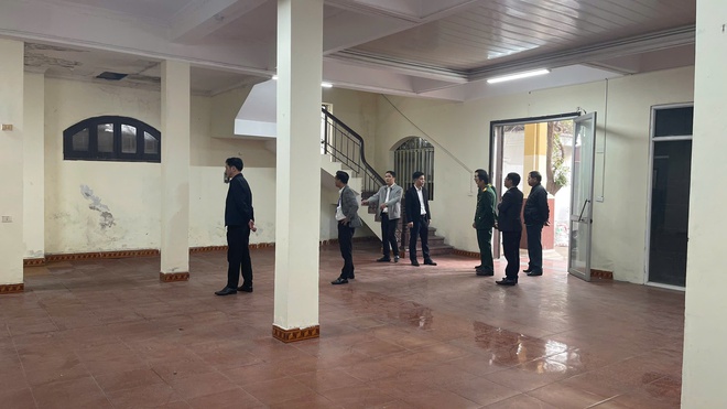 Ban bầu cử đại biểu HĐND phường Phúc Lợi nhiệm kỳ 2026-2031 ở đơn vị bầu cử số 4 kiểm tra công tác niêm yết danh sách cử tri và cơ sở vật chất chuẩn bị bầu cử tại các khu vực bỏ phiếu- Ảnh 4.