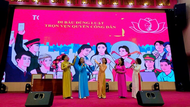 Phụ nữ Hà Đông sôi nổi chương trình nghệ thuật và Hội thi tìm hiểu pháp luật về Bầu cử- Ảnh 2.