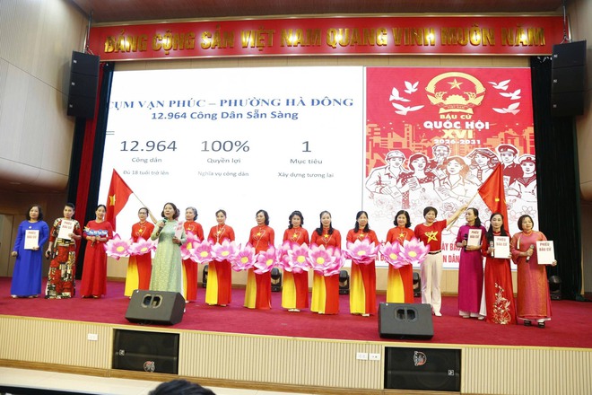 Phụ nữ Hà Đông sôi nổi chương trình nghệ thuật và Hội thi tìm hiểu pháp luật về Bầu cử- Ảnh 3.