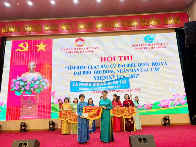 Phụ nữ Hà Đông sôi nổi chương trình nghệ thuật và Hội thi tìm hiểu pháp luật về Bầu cử- Ảnh 6.