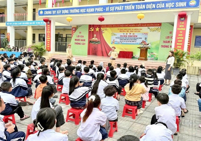 Trường Tiểu học Vân Tảo tổ chức tuyên truyền, phổ biến pháp luật về trật tự an toàn giao thông năm học 2025 - 2026- Ảnh 4.