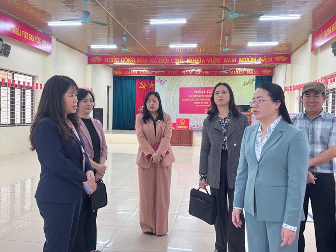 ĐOÀN KIỂM TRA, GIÁM SÁT CỦA ỦY BAN MTTQ VIỆT NAM THÀNH PHỐ HÀ NỘI KIỂM TRA CÔNG TÁC CHUẨN BỊ BẦU CỬ TẠI XÃ TRUNG GIÃ- Ảnh 3.