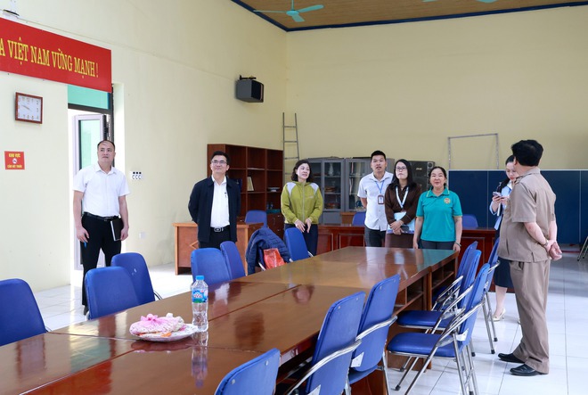 BÍ THƯ ĐẢNG ỦY XÃ TRUNG GIÃ KIỂM TRA CÔNG TÁC CHUẨN BỊ BẦU CỬ TẠI CÁC KHU VỰC BỎ PHIẾU- Ảnh 6.