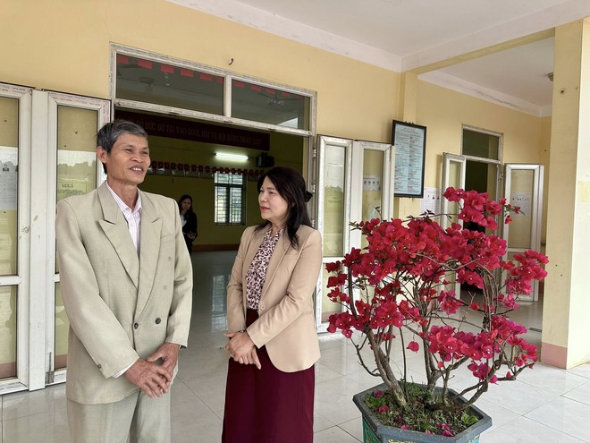 PHÓ BÍ THƯ THƯỜNG TRỰC ĐẢNG ỦY, CHỦ TỊCH ỦY BAN MTTQ VIỆT NAM XÃ TRUNG GIÃ-  Đ/C NGUYỄN THỊ KIM TUYẾN- KIỂM TRA CÔNG TÁC CHUẨN BỊ BẦU CỬ TẠI CÁC KHU VỰC BỎ PHIẾU- Ảnh 4.