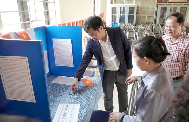 ĐỒNG CHÍ NGUYỄN BÁ HOÀNG – PHÓ BÍ THƯ ĐẢNG ỦY, CHỦ TỊCH UBND XÃ KIỂM TRA CÔNG TÁC CHUẨN BỊ BẦU CỬ TẠI ĐƠN VỊ BẦU CỬ SỐ 5 VÀ SỐ 6- Ảnh 2.