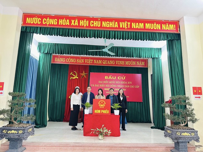 PHÓ BÍ THƯ THƯỜNG TRỰC ĐẢNG ỦY, CHỦ TỊCH ỦY BAN MTTQ VIỆT NAM XÃ TRUNG GIÃ-  Đ/C NGUYỄN THỊ KIM TUYẾN- KIỂM TRA CÔNG TÁC CHUẨN BỊ BẦU CỬ TẠI CÁC KHU VỰC BỎ PHIẾU- Ảnh 14.